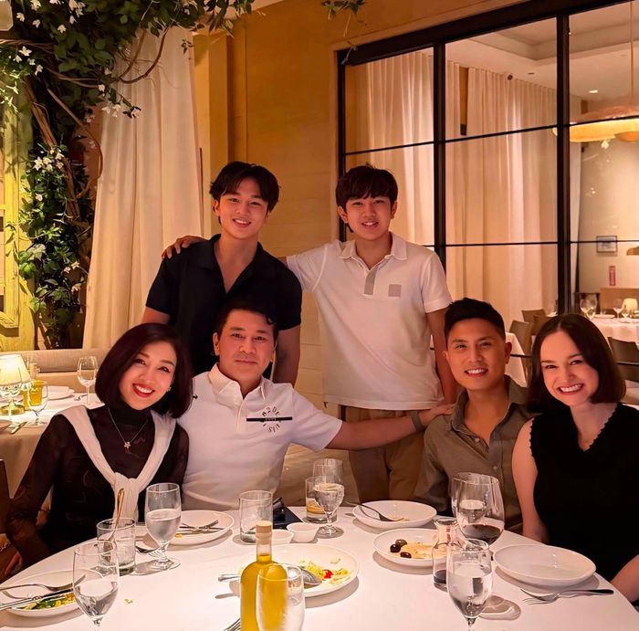 Thu Hương cho biết gia đình cô không phân biệt con chung con riêng: "Trong tâm trí Tom Ben anh Nam Thanh là anh cả, chúng tôi không có khái niệm con riêng và con chung vì ngay từ đầu văn hoá gia đình lớn đã được xây dựng, các con luôn cảm nhận được tình yêu thương của cha mẹ dành cho tất cả".
