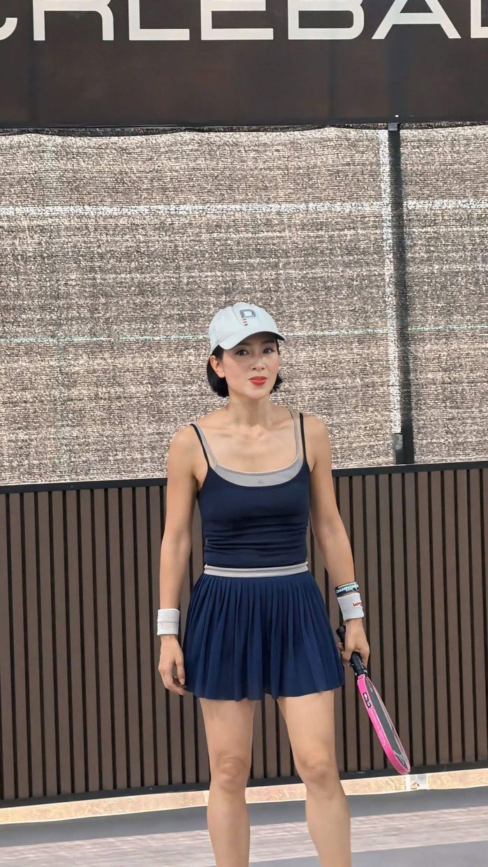 Song song với việc học, Thu Hương cũng chăm chỉ rèn luyện thể dục thể thao: chơi pic, tập gym,...