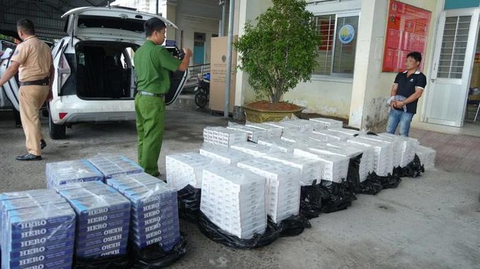 Công an tỉnh Đồng Tháp tạm giữ Vũ Ngọc Hận cùng tang vật để xử lý theo quy định pháp luật. Ảnh Trọng Tín.