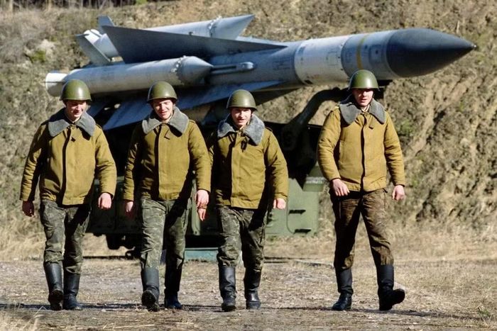 Trước đó, Tổng thống Alexander Lukashenko đã tuyên bố sẽ tiến hành một cuộc rà soát toàn diện lực lượng vũ trang quốc gia và toàn bộ hệ thống phòng thủ của đất nước.