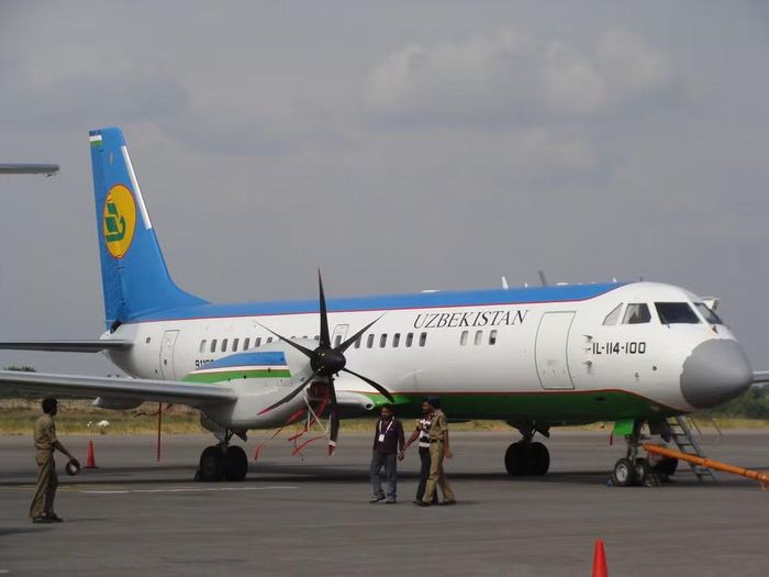 Tốc độ bay của chiếc phi cơ chở khách cập nhật vẫn giữ nguyên, khoảng 500 km/h với trần bay thực tế là 7,6 km. Tuy nhiên, động cơ mạnh hơn và cơ giới hóa được cải thiện mang lại khả năng tăng tốc cất cánh lớn hơn.
