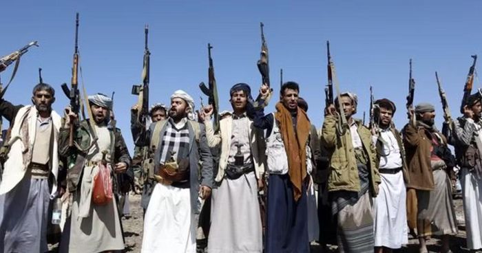 Cục diện thay đổi sau khi Houthi mở chiến dịch tấn công quy mô lớn nhằm vào lực lượng chính phủ Yemen hồi tuần trước. Nhóm này chiếm thành phố cảng Mocha ngày 10/9, khiến chính phủ mất cảng cuối cùng hoàn toàn nằm dưới quyền kiểm soát của mình ở bờ biển phía tây.