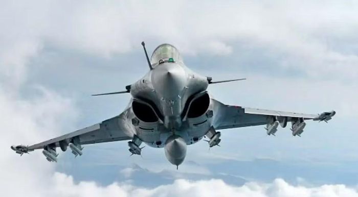 Hợp đồng phát triển tổng thể dự kiến được ký vào cuối năm nay. Rafale F5 dự kiến bắt đầu được đưa vào sử dụng trong Không quân và Vũ trụ Pháp cùng Hải quân Pháp từ năm 2033.