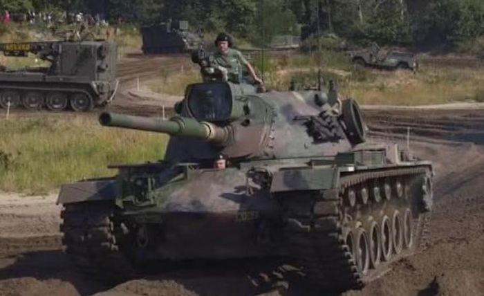Xe còn nhận nhiều thành phần từ chương trình cải tiến M60, trong đó có hệ thống bánh xích và một số trang bị bảo vệ kíp xe.