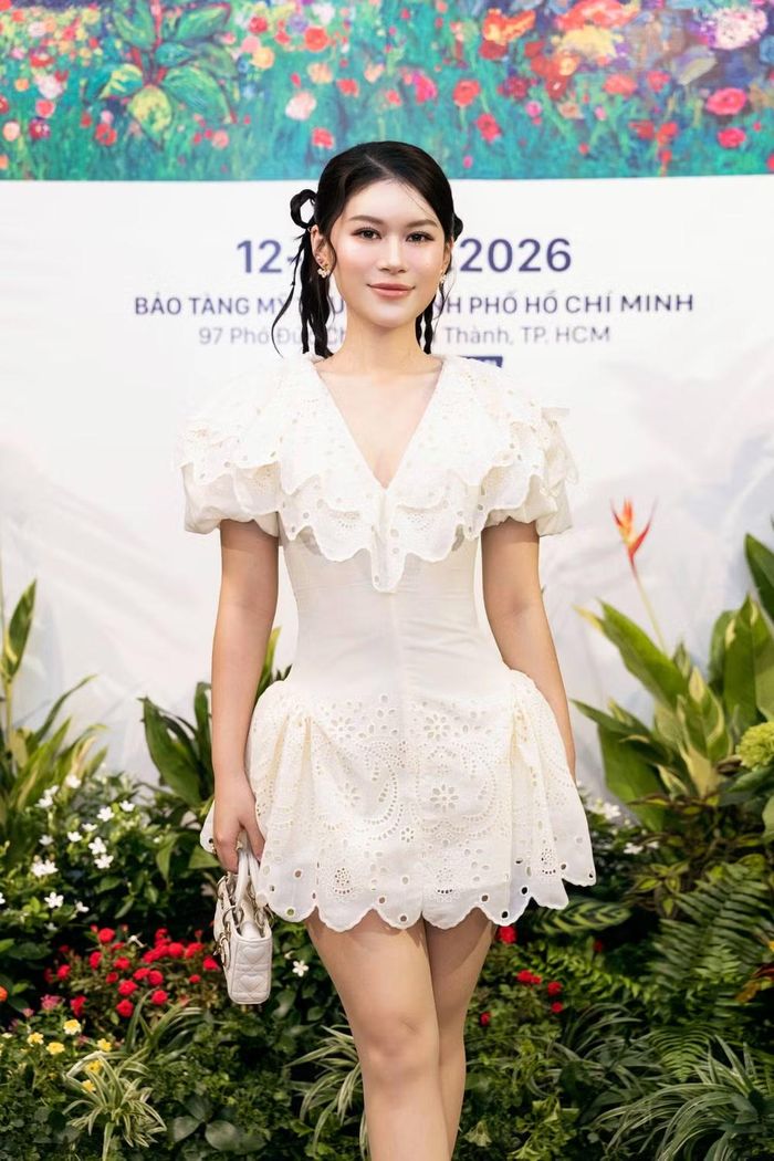 Diễn viên Ngọc Thanh Tâm nghĩ chủ đề về hoa trong tranh sẽ dễ tạo ra sự trùng lặp. Tuy nhiên khi thưởng lãm các tranh trong triển lãm, Ngọc Thanh Tâm nhận thấy “gu” rất riêng của Đỗ Mạnh Cường. “Tôi cũng thích khá nhiều tranh của anh trong triển lãm lần này”, Ngọc Thanh Tâm nói