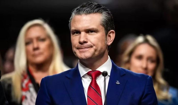 Bộ trưởng Quốc phòng Mỹ Pete Hegseth vốn gây tranh cãi từ khi nhậm chức. Tuy nhiên, bất đồng giữa ông và các nghị sĩ Cộng hòa được dự báo gia tăng trong mùa thu này, khi chính quyền Tổng thống Donald Trump đề nghị quốc hội thông qua gói chi tiêu khẩn cấp hơn 70 tỷ USD cho an ninh quốc gia, nhằm trang trải chi phí cuộc chiến với Iran.