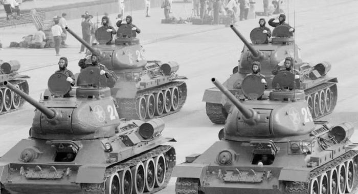 Bước phát triển quan trọng diễn ra ngày 22/6/1965. Bộ Quốc phòng ra Quyết định số 101/QĐ-QP thành lập Bộ Tư lệnh Thiết giáp.