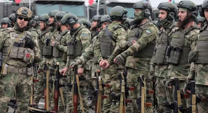 Ông Kadyrov là người thường xuyên công bố hoạt động của các đơn vị Chechnya tham gia chiến sự Ukraine. Những lực lượng này được biết đến với tên gọi Akhmat, trực thuộc Bộ Quốc phòng Nga.
