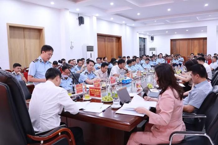 Đồng chí Trịnh Quang Đức – Bí thư Đảng ủy bộ phận, Chi cục trưởng Chi cục Quản lý thị trường thành phố Hà Nội phát biểu tại buổi làm việc)