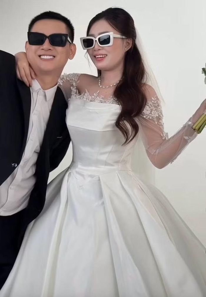 Sau khi công khai ảnh cưới, Hoài Lâm nhận được nhiều lời chúc từ dân mạng.