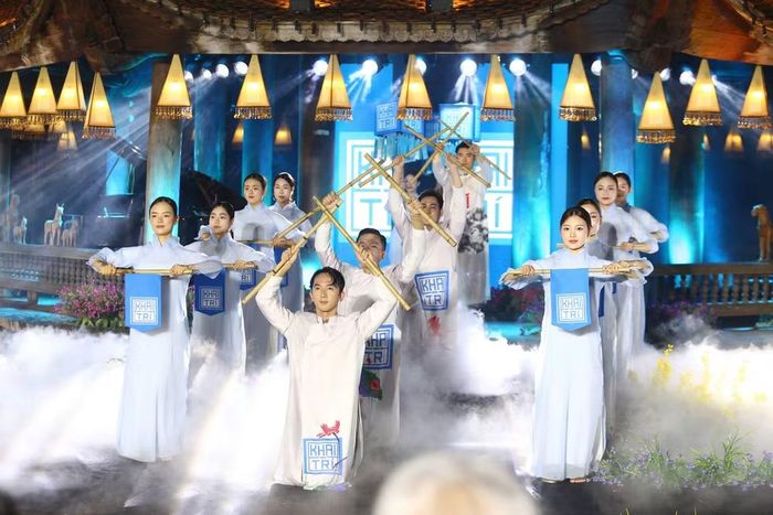 Ngọn lửa trí tuệ được thắp lên từ Quốc Tử Giám năm nào, nay lại bùng cháy rực rỡ qua từng giai điệu nghệ thuật