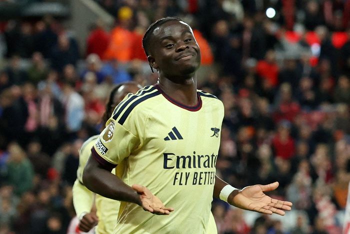 Saka ấn định chiến thắng 2-0 cho Arsenal. Ảnh: Reuters