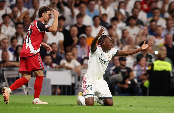  Diomande bị chế nhạo ở trận gặp Vallecano. Ảnh: Reuters. 