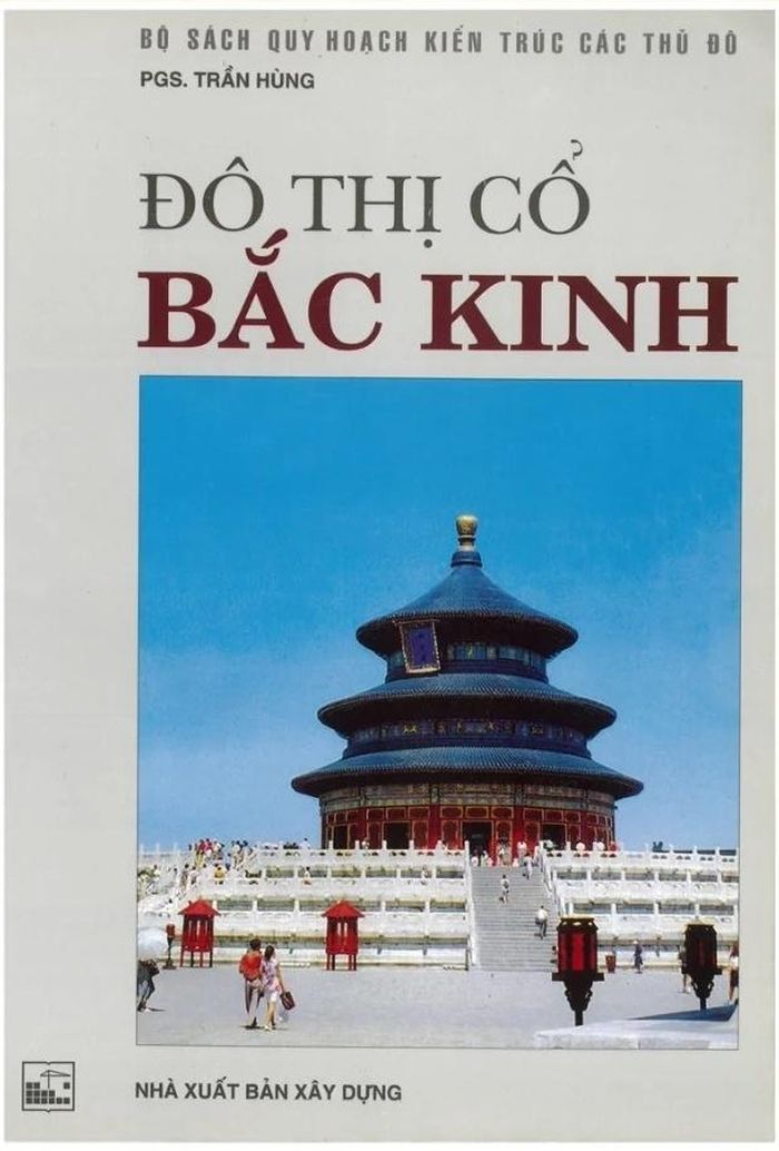 Cuốn sách dành nhiều trang để phân tích những công trình tiêu biểu như Tử Cấm Thành, Thiên Đàn... từ đó hé lộ những ý nghĩa văn hóa phức tạp. Ảnh: Bến Nghé Books.