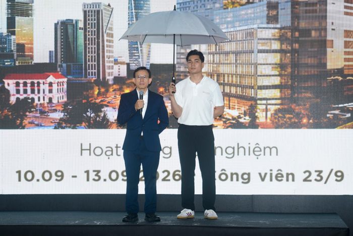 Theo ông Nguyễn Thanh Hưng, Ủy viên Ban Biên tập, Phó tổng thư ký tòa soạn Tạp chí điện tử Tri Thức, các bài dự thi cho thấy nhiều lát cắt đa dạng về thành phố, từ ký ức tuổi thơ, sự thay đổi của không gian sống đến những câu chuyện rất đời thường về quán quen, hàng rong hay cách con người đối đãi với nhau. “Không nhất thiết phải sinh ra ở đây mới là người Sài Gòn. Suốt hàng trăm năm qua, TP.HCM vẫn giữ trọn sự bao dung, mở rộng vòng tay đón nhận và trở thành quê hương thứ hai của biết bao thế hệ từ khắp nẻo đường tìm đến”, ông Hưng chia sẻ.