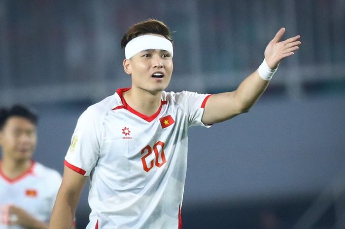  Việt Anh có thể cạnh tranh với Văn Hậu tại FIFA ASEAN Cup 2026. Ảnh: Minh Chiến. 