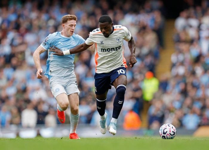  Elliot Anderson gọi Manchester City là “những ông vua của Manchester”, phát biểu khiến tân binh 116 triệu bảng lập tức trở thành tâm điểm trước derby. 