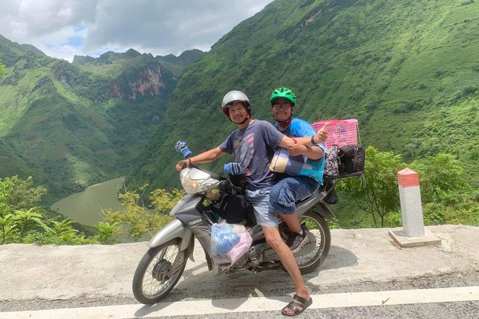  Tôi và con trai chụp ảnh tại Hà Giang. 