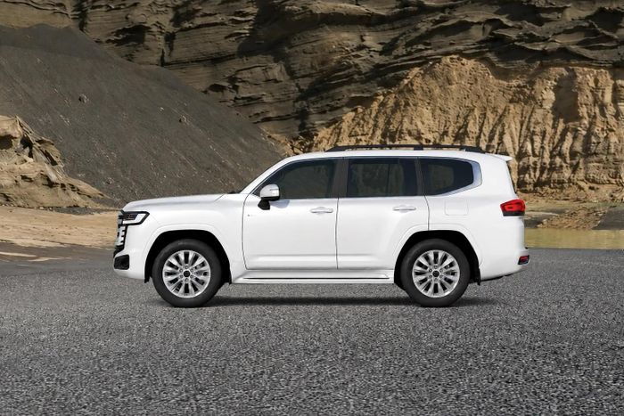  Toyota Việt Nam cũng vừa giới thiệu thêm Land Cruiser HEV với giá 4,71 tỷ đồng, cao hơn 130 triệu đồng so với phiên bản LC300 thuần xăng. Ảnh: Toyota. 