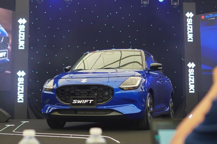  Nhóm xe hybrid còn lại do VAMA thống kê doanh số không cái tên nào ghi nhận lượng tiêu thụ trên 100 xe trong tháng 8. Suzuki XL7 Hybrid với 91 xe tiếp tục dẫn đầu doanh số ôtô du lịch Suzuki tại Việt Nam. Honda HR-V e:HEV RS đạt doanh số 50 xe, còn bộ đôi Suzuki Fronx và Suzuki Swift bán được lần lượt 46 xe và 19 xe. Ảnh: Phúc Hậu, Đan Thanh. 