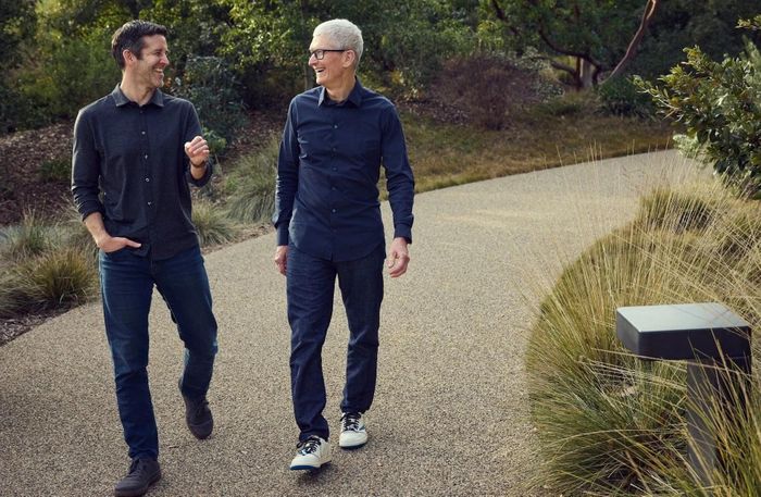  John Ternus đối mặt áp lực kế nhiệm Steve Jobs và Tim Cook bằng cách sử dụng những kỹ thuật kể chuyện, đặt vấn đề và dẫn dắt khán giả quen thuộc của Apple. Ảnh: Apple. 