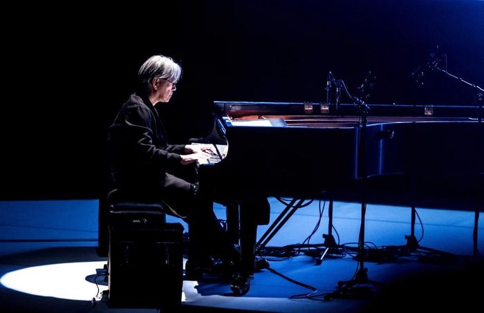  Cuốn hồi ký cuối cùng của Sakamoto cho thấy hành trình một nghệ sĩ không ngừng tìm kiếm ý nghĩa của âm nhạc. Ảnh: CNN. 