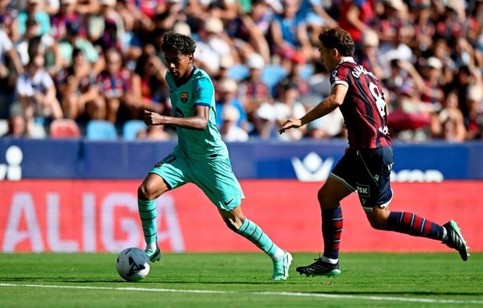  Lamine Yamal tiếp tục là một trong những điểm sáng trên hàng công Barca trong chiến thắng 4-2 trước Levante. 