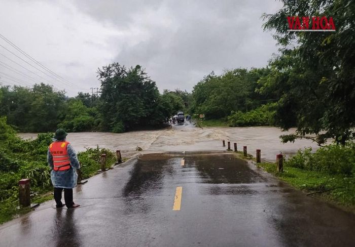 Mưa lớn khiến nhiều sông, suối khu vực biên giới Quảng Trị dâng cao, gây chia cắt cục bộ