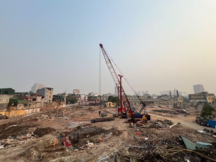Công tác giải phóng mặt bằng và phá dỡ các nhà xưởng cũ tại khu đất "Cao - Xà - Lá" (đường Nguyễn Trãi, Hà Nội) đã cơ bản hoàn tất từ đầu năm 2026 để chuyển đổi thành các dự án khu chức năng đô thị. Ảnh: Tuấn Đông