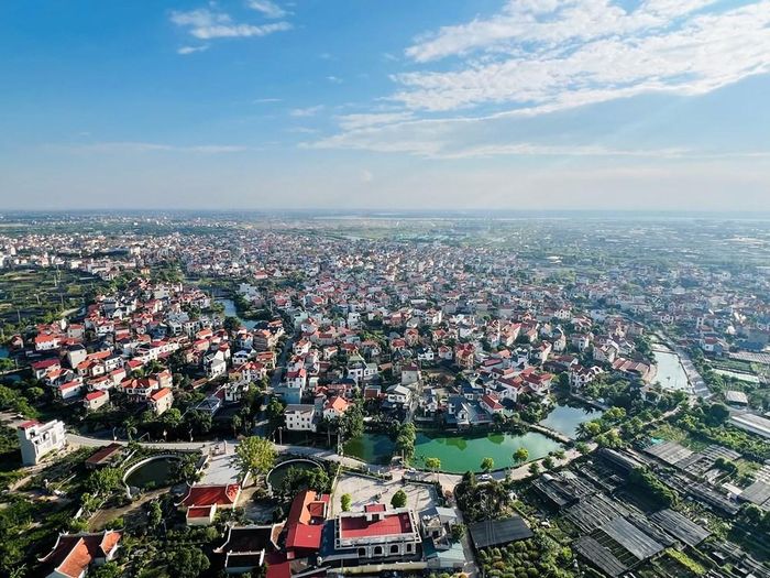 Khu vực Bát Tràng và phụ cận nằm trong phân đoạn phía Nam của quy hoạch sông Hồng, trọng tâm là bảo tồn làng nghề, chỉnh trang làng xóm, kết nối du lịch - cảnh quan. Ảnh: Tuấn Đông