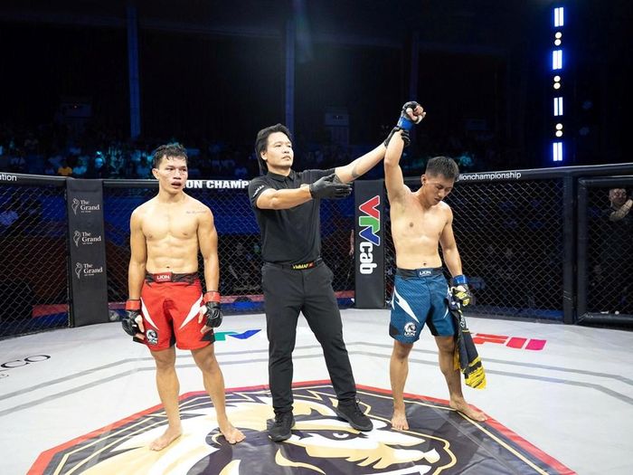 Phạm Duy Quyền và Phạm Võ Sơn Liêm nhận giải thưởng “Trận đấu của đêm” (Fight Of The Night)