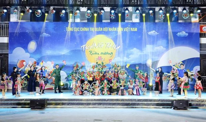 Điểm nhấn của chuỗi hoạt động là đêm hội Trung thu diễn ra vào tối 12/9 tại sân trường Liên cấp xã Na Ngoi (Nghệ An) - Ảnh: BTC