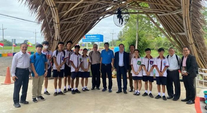 Đoàn đại biểu Hội Hữu nghị Việt Nam-Thái Lan thăm trường Bamboo School, Thái Lan. (Ảnh: Hội Hữu nghị Việt Nam-Thái Lan cung cấp)
