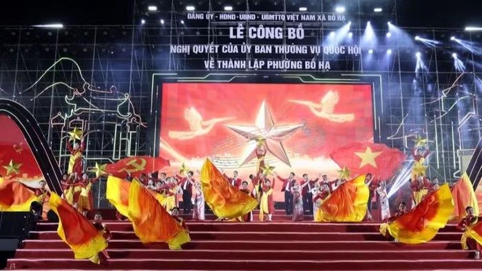 Chương trình nghệ thuật chào mừng thành lập phường Bố Hạ. (Ảnh: DL)