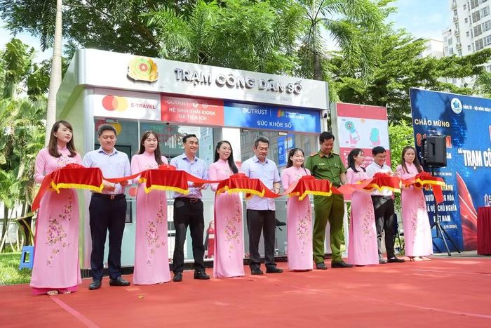 Mô hình "Trạm công dân số" ra mắt tại phường Tân Hưng. (Ảnh: CTV)