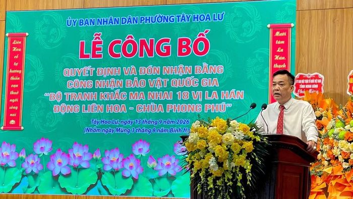 Đồng chí Nguyễn Quốc Hưng, Chủ tịch Ủy ban nhân dân phường Tây Hoa Lư phát biểu tại buổi lễ. (Ảnh: YẾN TRINH)