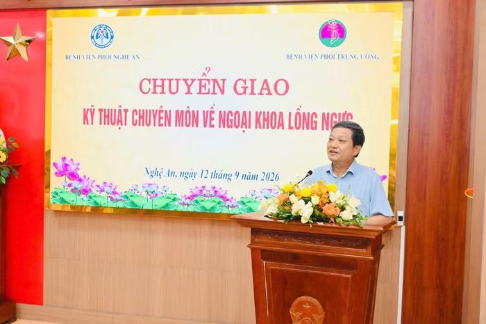 Tiến sĩ, bác sĩ cao cấp Đinh Văn Lượng, Giám đốc Bệnh viện Phổi Trung ương, Chủ tịch Hội Phổi Việt Nam, Trưởng ban Điều hành Chương trình Chống lao quốc gia phát biểu.