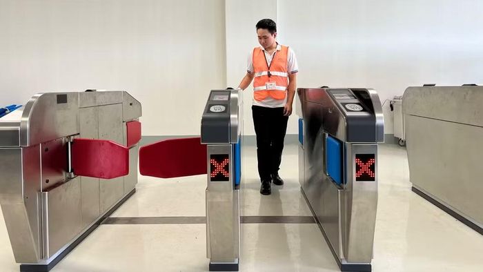 Để vận hành tuyến Metro số 1 (Bến Thành-Suối Tiên), đơn vị quản lý đang sử dụng một đội ngũ với 700 nhân sự để duy trì gần 200 chuyến tàu lăn bánh mỗi ngày. (Ảnh: QUÝ HIỀN)