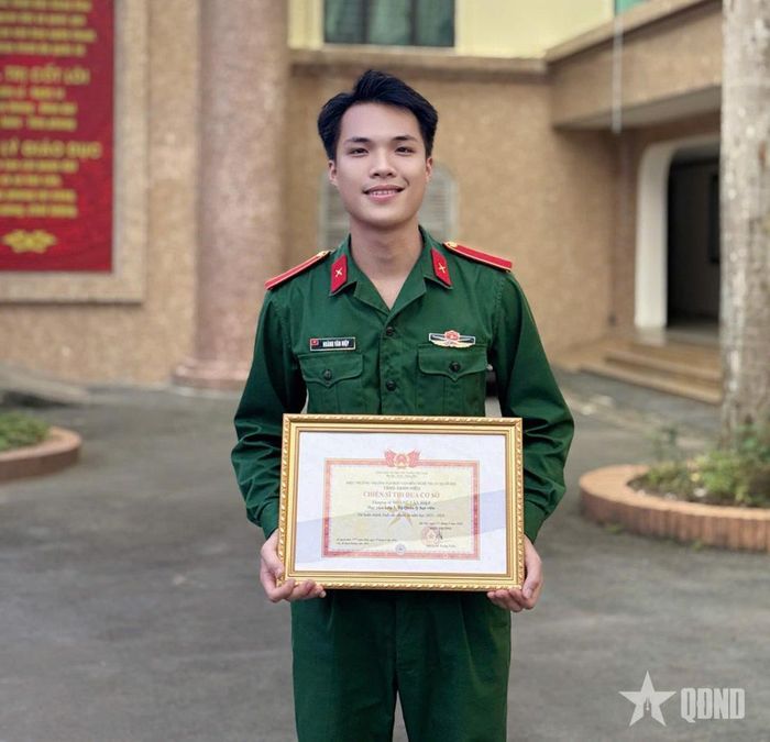  Thượng sĩ, học viên Hoàng Văn Hiệp đạt danh hiệu Chiến sĩ thi đua cơ sở năm học 2025-2026. Ảnh: DƯƠNG CHƯƠNG 