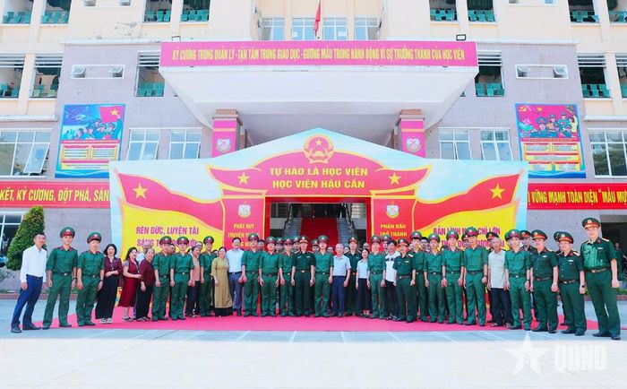  Việc đón tiếp học viên được tổ chức chu đáo.