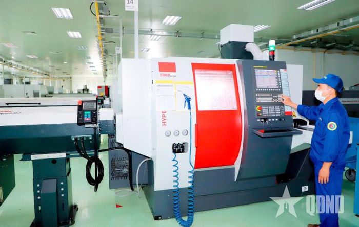  Dây chuyền công nghệ hiện đại ở Nhà máy Z129. Ảnh: ĐỖ NGUYỄN 