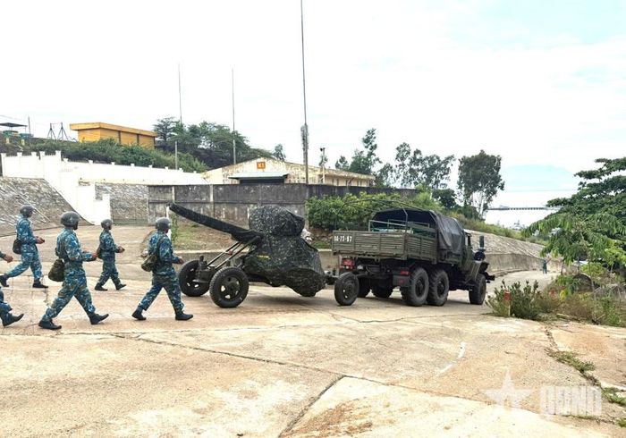 Đại đội 4 cơ động lực lượng ra khu vực huấn luyện dã ngoại.