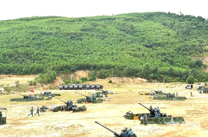 Các đại đội làm công tác chuẩn bị chiến đấu.