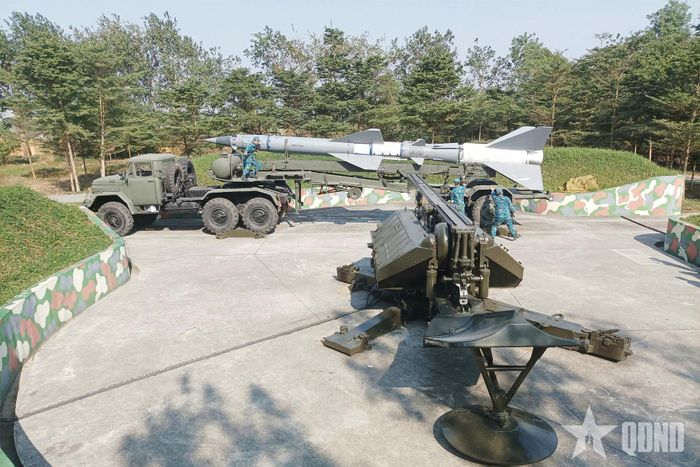  Tiểu đoàn 62, Trung đoàn 236 huấn luyện hiệp đồng kíp chiến đấu tham gia diễn tập "Vòm phòng không bền vững" năm 2026. 