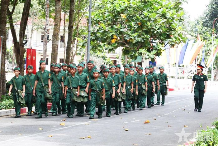  Duy trì nghiêm đội hình lên xuống lớp học.  