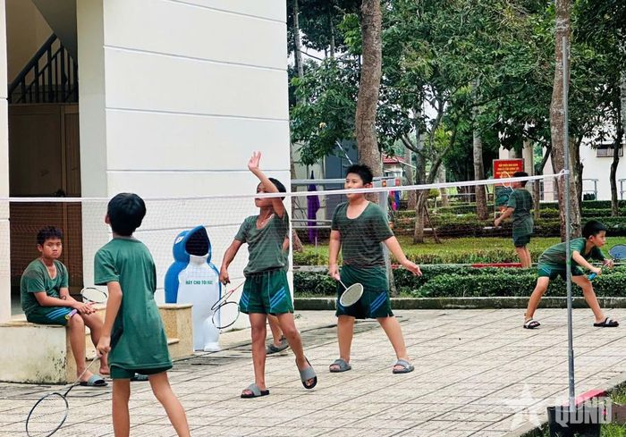  Tham gia các trò chơi vui tươi vào ngày nghỉ cuối tuần.