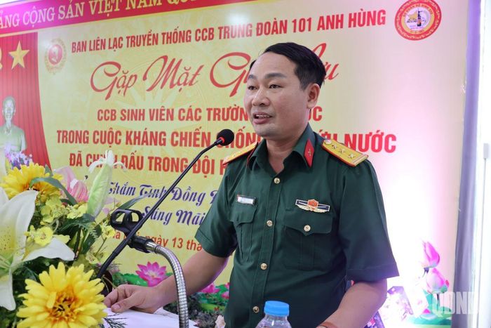  Thượng tá Phạm Công Uẩn, Chính ủy Trung đoàn 101 phát biểu.