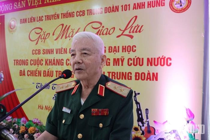  Trung tướng Vũ Văn Kiểu, Trưởng ban liên lạc truyền thống Cựu chiến binh Sư đoàn 325, phát biểu tại buổi gặp mặt.