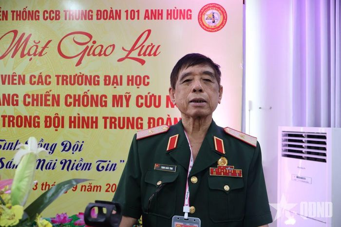 Thiếu tướng Trịnh Khắc Tính, Phó trưởng Ban liên lạc truyền thống CCB Trung đoàn 101 phát biểu tại buổi gặp mặt.  
