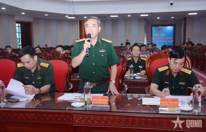 Đại tá Nguyễn Hồng Dương, Phó chủ nhiệm Chính trị Bộ tư lệnh Thủ đô Hà Nội, thành viên Ban tổ chức hội thi phát biểu tại buổi tổng duyệt. 